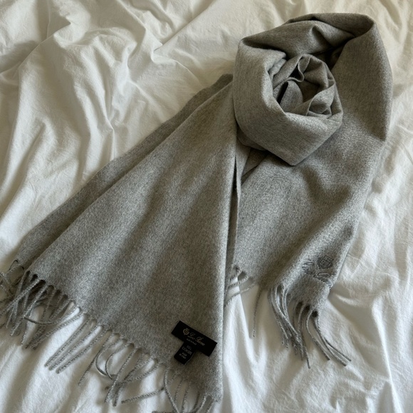Loro Piana Womens 100% Cashmere Large "Unita" Scarf light grey - Picture 3 of 9